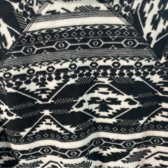 Eddie Bauer Black and White 1/4 zip pullover - Picture 4 of 5